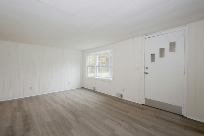 Building Photo - 121 Westport Rd