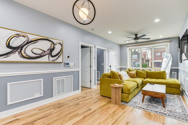 Primary Photo - 1034 N Drake Ave