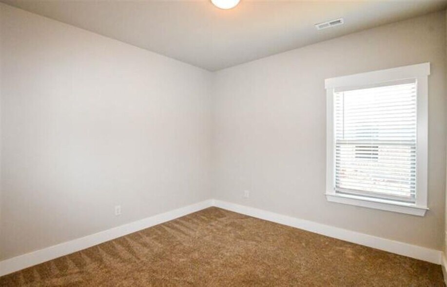 Building Photo - 29851 Copperpenny Dr NW