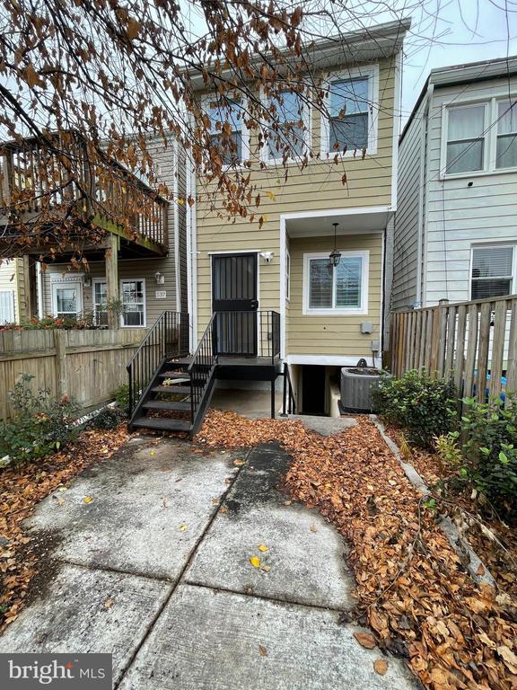 Building Photo - 539 24th St NE