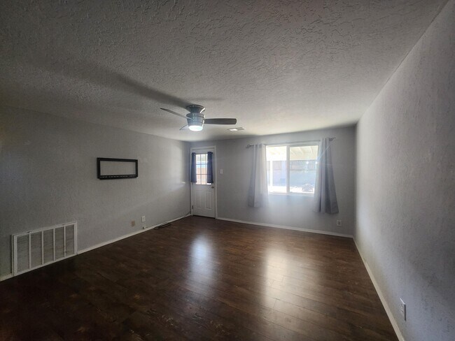 Building Photo - 1032 Muriel St NE