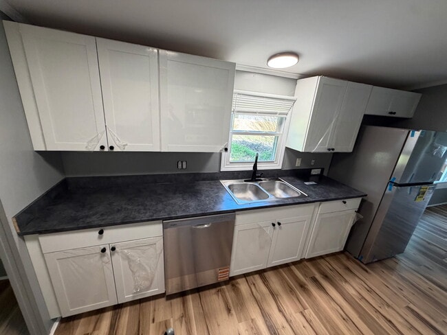 Building Photo - 214 Magnolia Way