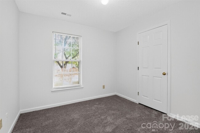 Building Photo - 3411 Pondridge Ct