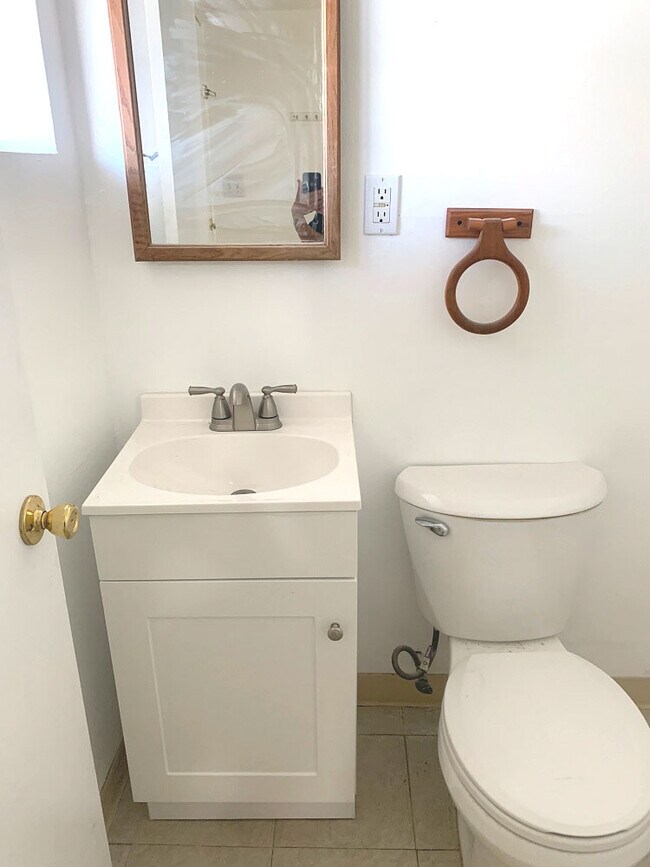 Building Photo - 1026 E Highland Ave