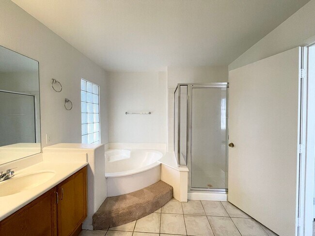 Building Photo - GATED COMMUNITY WITH POOL! Brand New Carpe...