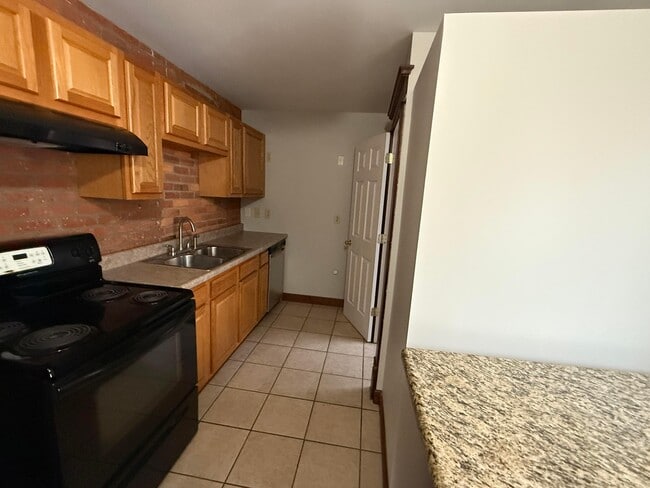 Building Photo - 1360 S High St