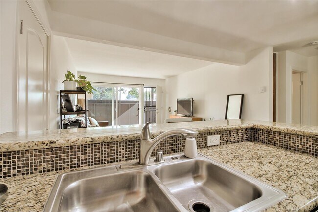 Building Photo - 3456 Castle Glen Dr