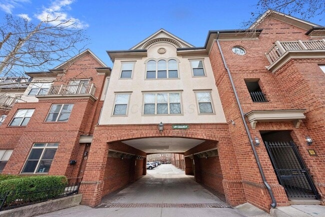 Building Photo - 35 Buttles Ave