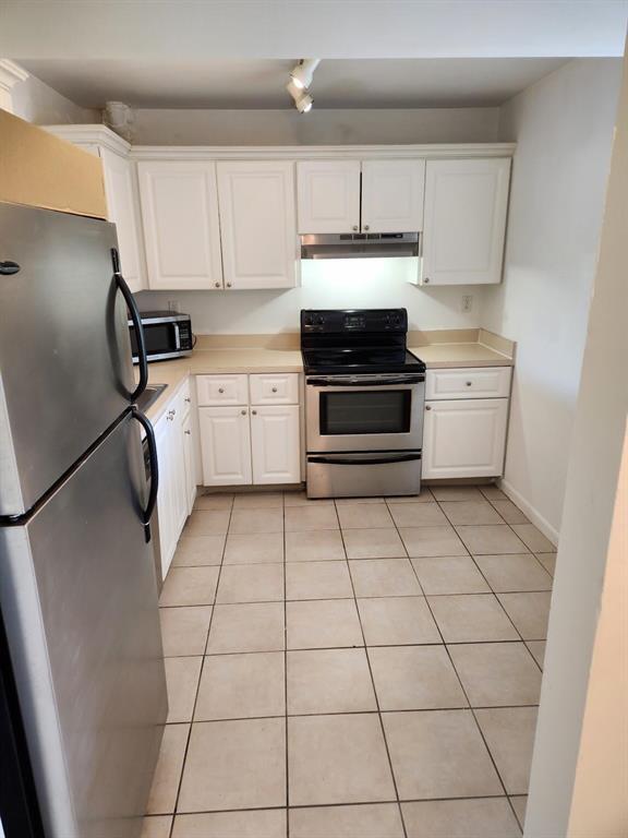 Building Photo - 731 N Pine Island Rd