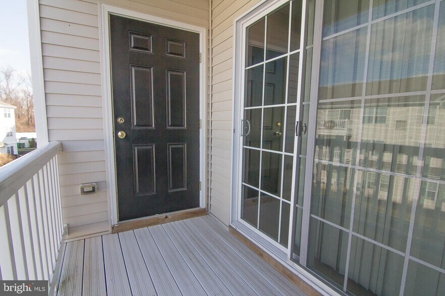 Building Photo - 136 Lionheart Ln