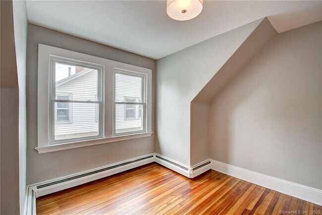 Building Photo - 34 Maplewood Ave