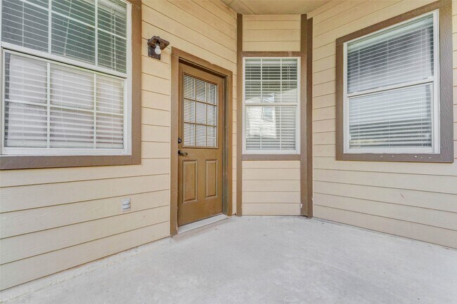 Building Photo - 9202 Clayberry St