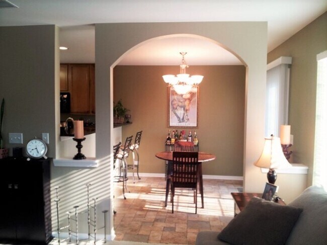 Building Photo - Lakemoor 2 Bedroom 2.5 Townhome Available!
