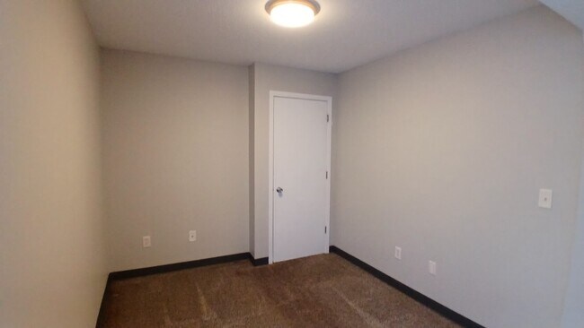 Building Photo - 60 Miller Ave SW