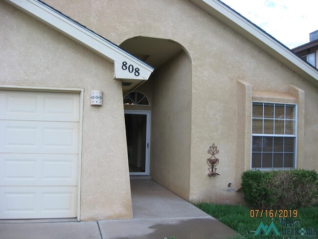 Building Photo - 808 Laurelwood Dr