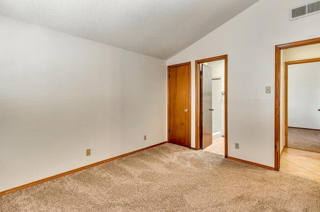 Building Photo - 4886 Maureen Cir