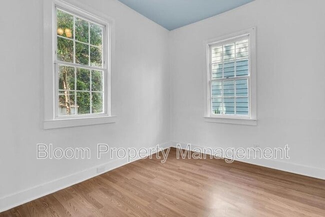 Building Photo - 299 Coming St