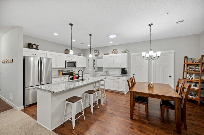 Building Photo - 7356 Kalland Cir NE