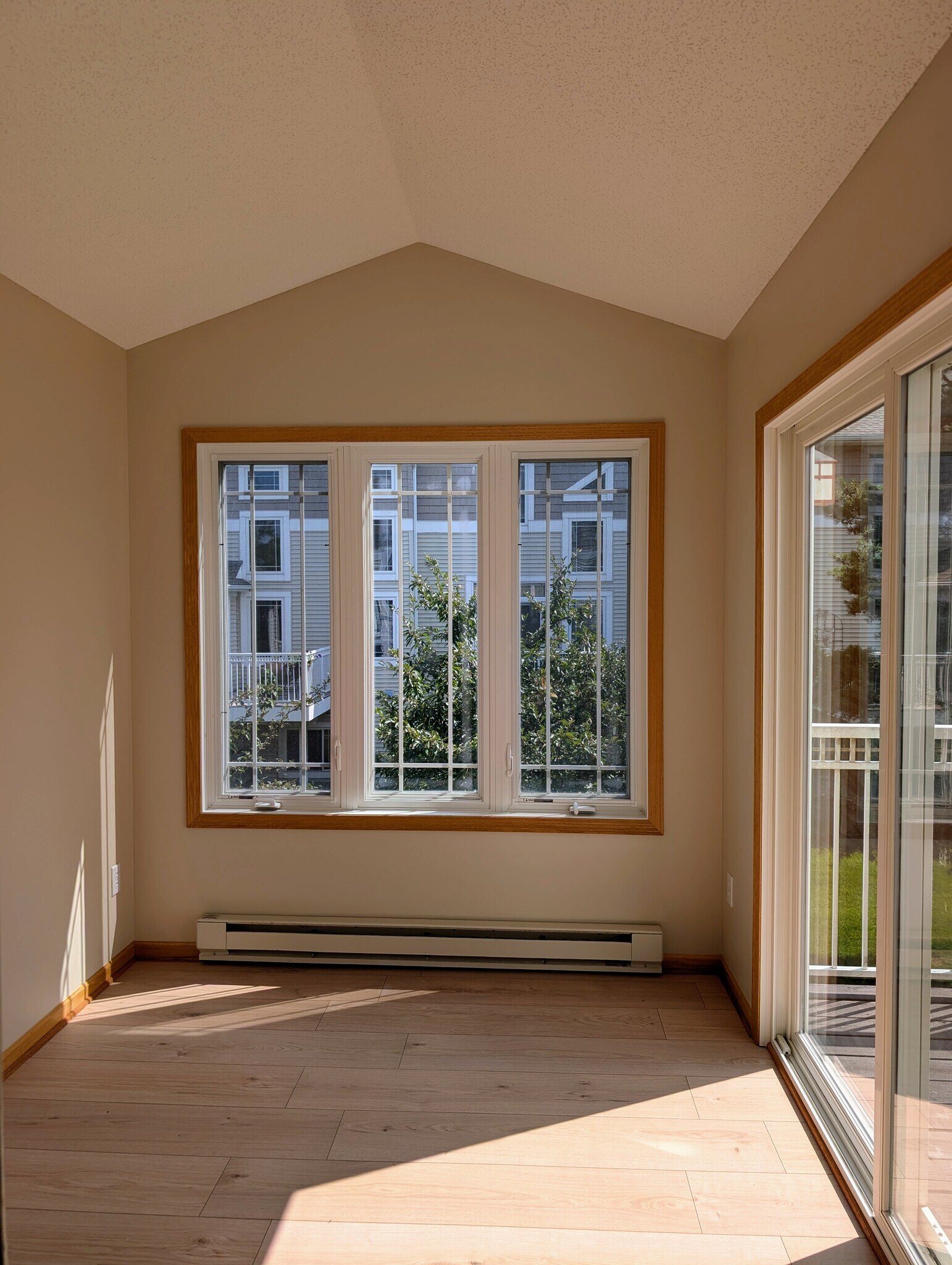 Building Photo - 594 Sutherland Dr