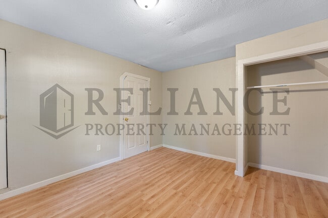 Building Photo - 1329 N Wellington Pl