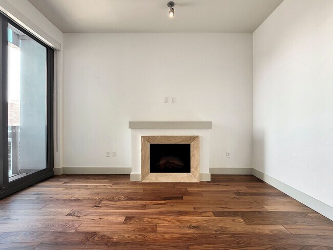 Building Photo - 25th West facing luxury unit located top of Hyatt Hotel!