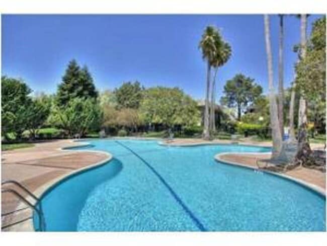 Building Photo - 6 MONTHS SHORT TERM RENTAL FURNISHED CONDO AVAILABLE