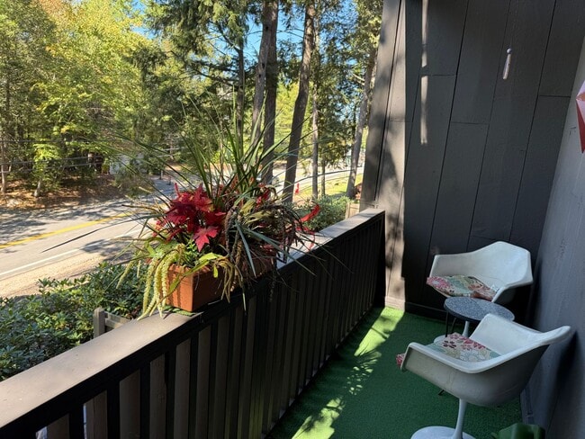 Building Photo - Charming 3-Bedroom Condo in Laconia, NH – ...