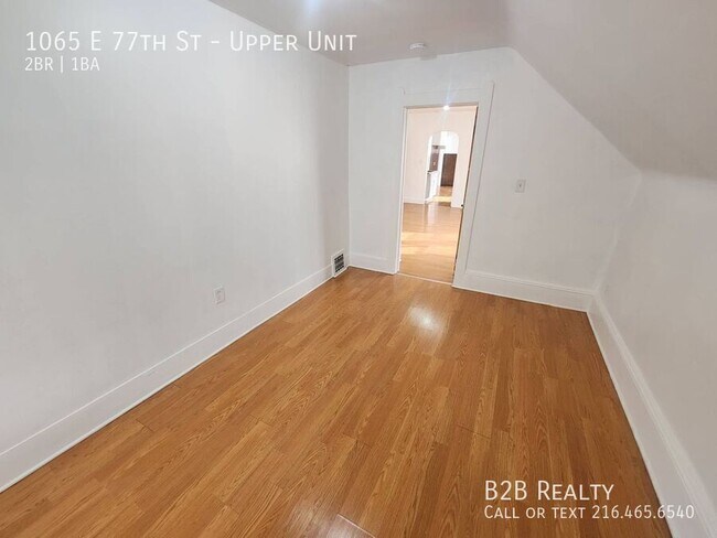 Building Photo - 1065 E 77th St