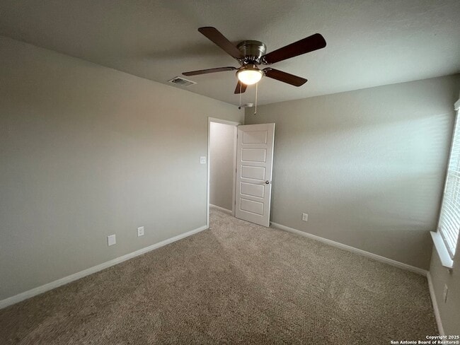 Building Photo - 405 Emma Dr