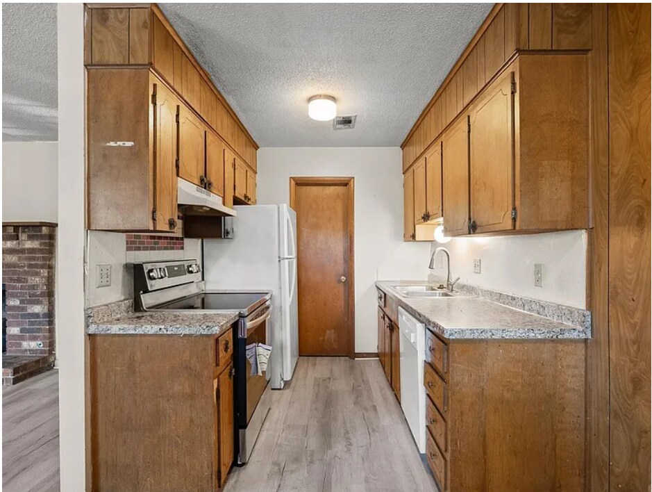 Building Photo - 504 Mimi Ln