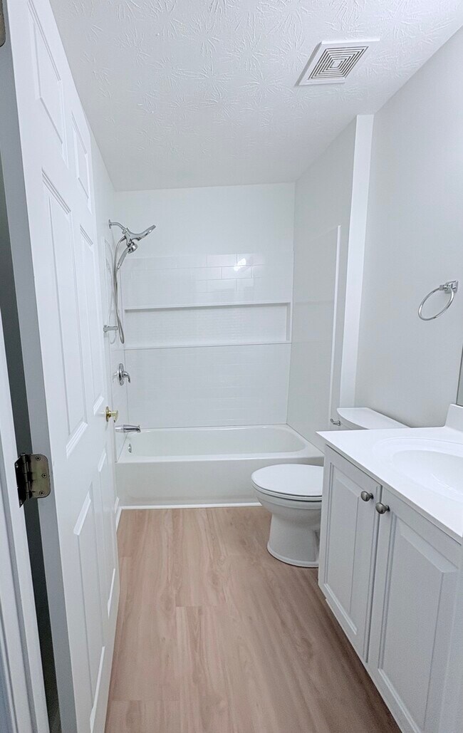 Building Photo - Charming 3 beds 2.5 baths in The Reserves of Beavercreek!