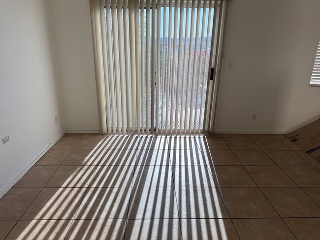 Building Photo - 2834