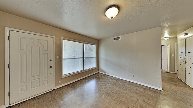 Building Photo - 2640 Manchester Dr
