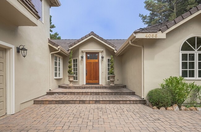 Building Photo - 4055 Sunset Ln
