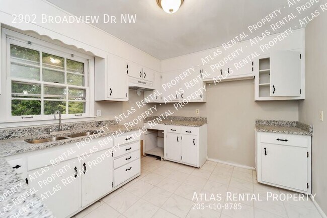 Building Photo - 2902 Broadview Dr NW