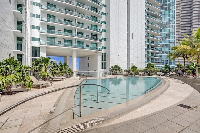 Building Photo - 900 Biscayne Blvd