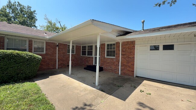 Building Photo - 5443 S Marion Ave