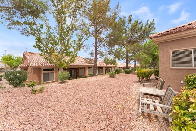 Building Photo - Sun City Summerlin 2 bedroom and 2 bathroom in a  55 and older Neighborhood