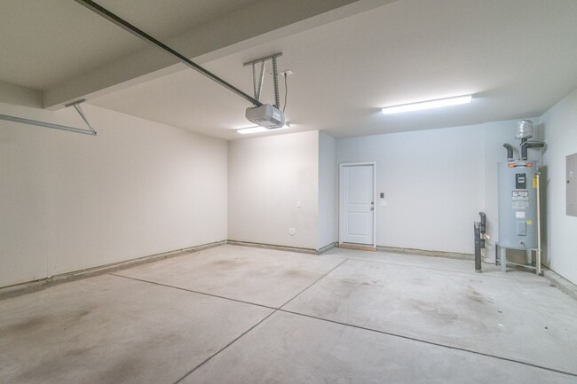 Building Photo - Spacious & Elegant 4 Bedroom Home in Fort ...