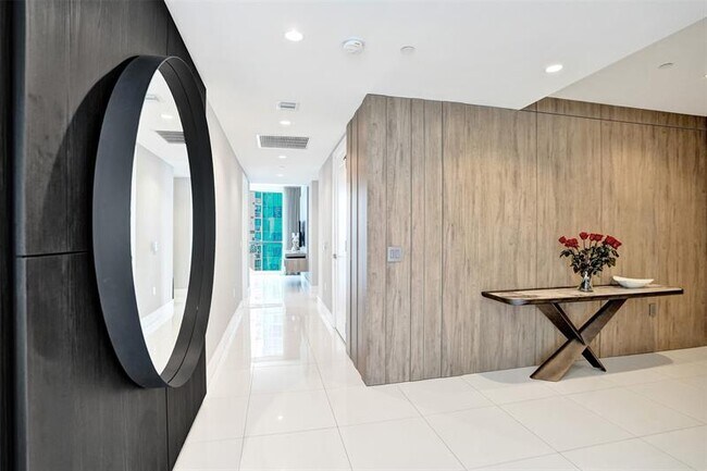 Building Photo - 100 E Las Olas Blvd