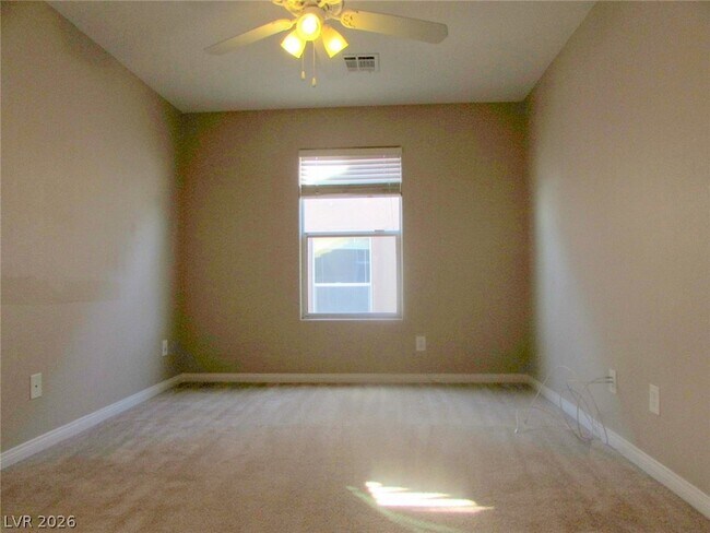 Building Photo - 548 Ivy Spring St
