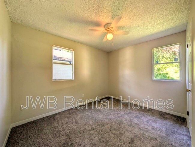 Building Photo - 1828 Miller St