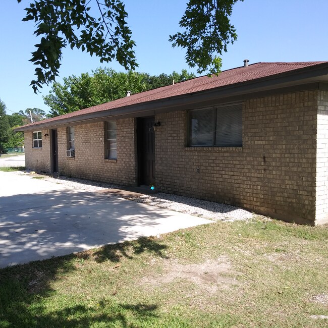 Building Photo - 4013 Amoor Ave