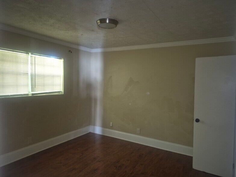 Building Photo - 373 Stone Mountain St