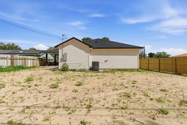 Building Photo - 7040 Kinney St