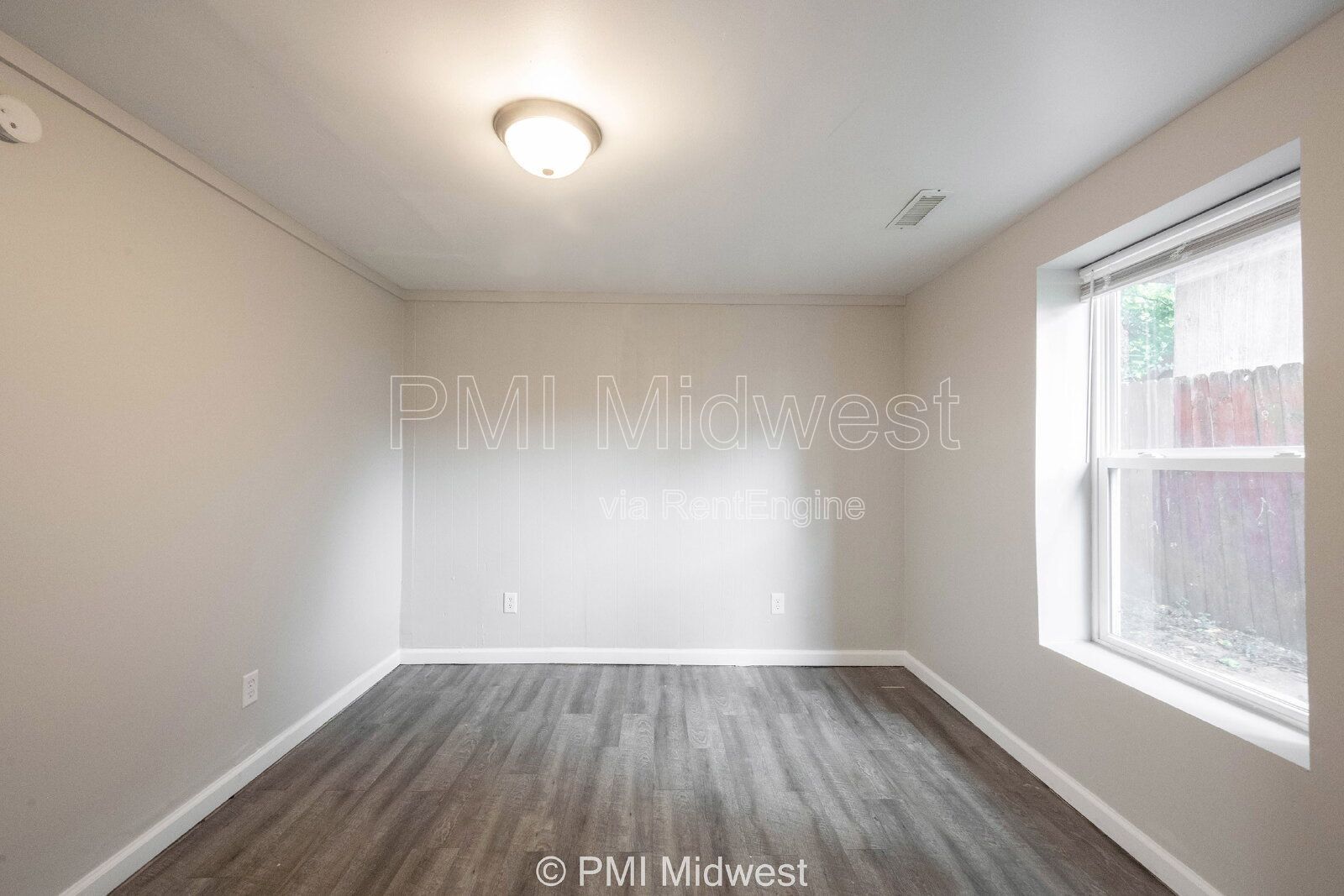 Building Photo - 955 N Traub Ave