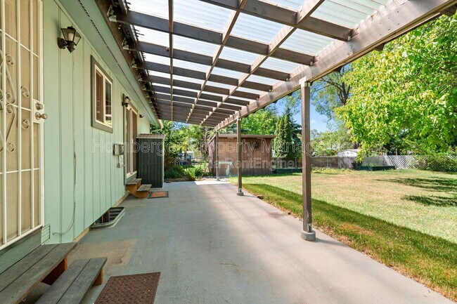 Building Photo - 1703 N Walnut Rd