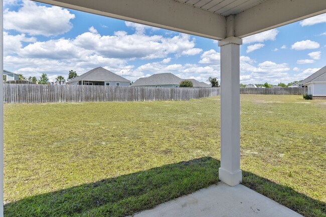 Building Photo - Beautiful 4/2 home with NEW fenced yard