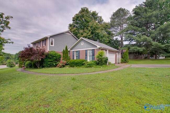 Building Photo - 501 Brenda Dr