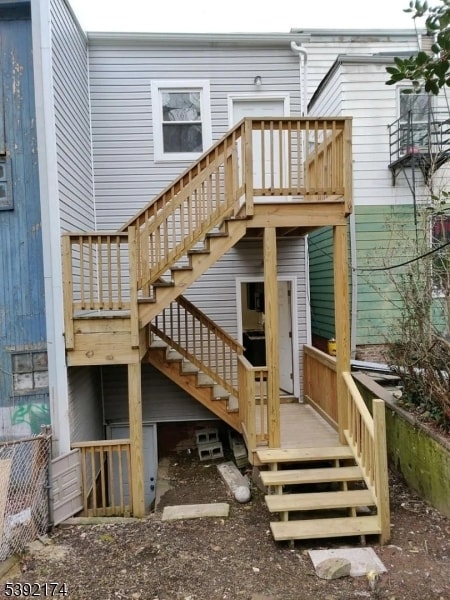 Building Photo - 264 Garside St